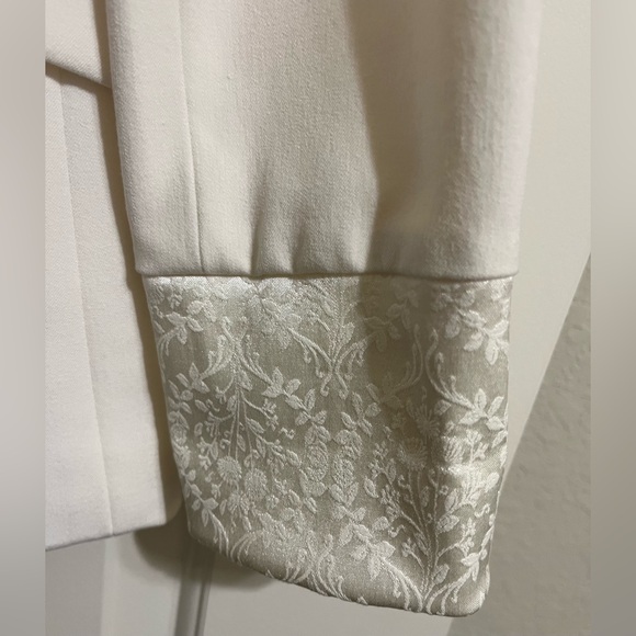 Apostrophe Ivory Cream Women’s 3 Button Blazer Jacket Designed Cuffs 6P - Picture 2 of 7